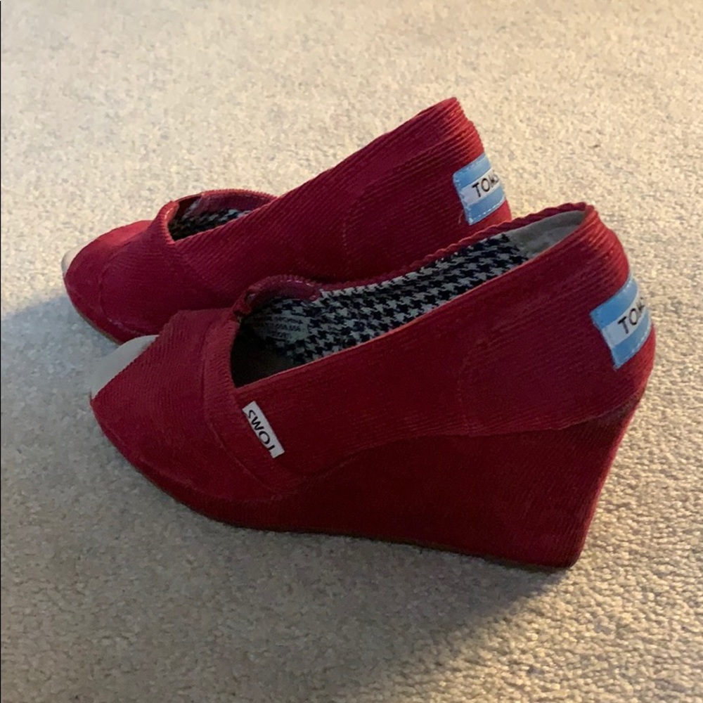 Toms Red Wedges